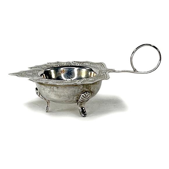 Bombay Co. Vintage Silverplate Maple Leaf Tea Strainers - 2 - Picture 5 of 8